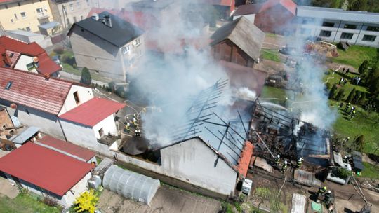 13 zastępów straży pożarnej gasiło pożar w Łanach. Zdjęcia