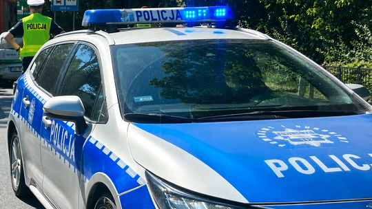 15-latek związany z pseudokibicami wpadł podczas spaceru po mieście. Miał przy sobie narkotyki