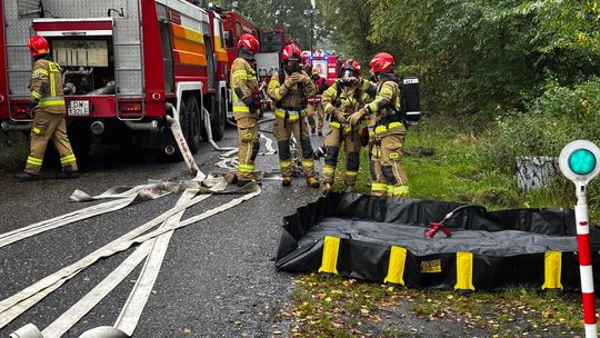 150 strażaków ćwiczyło na wypadek awarii w zakładzie chemicznym. ZDJĘCIA