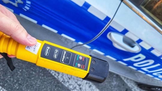 29-latek jechał zygzakiem na motorowerze przez centrum miasta. Okazało się, że był pijany