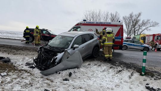 35-letnia kobieta wjechała w ciężarówkę. Wypadek na skrzyżowaniu DK38 z DW417