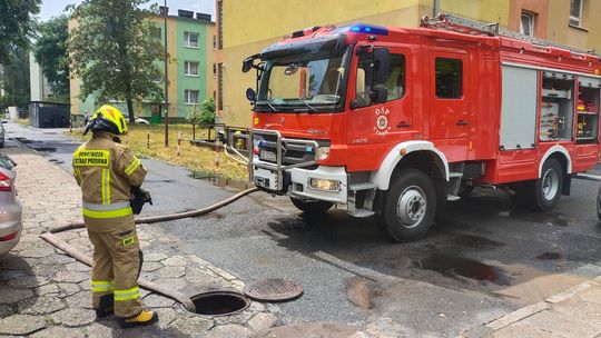 Kilkadziesiąt interwencji strażaków po nawałnicy nad miastem. ZDJĘCIA