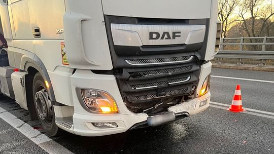 46-letnia kobieta trafiła do szpitala po zderzeniu trzech samochodów na obwodnicy Kędzierzyna-Koźla