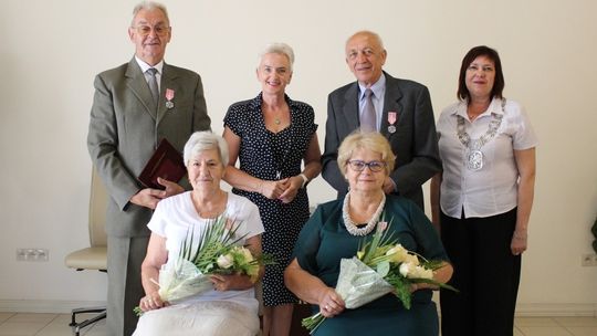 50 lat razem. Medale dla małżeństw z Kędzierzyna-Koźla. ZDJĘCIA 50 lat razem. Medale dla małżeństw z Kędzierzyna-Koźla. ZDJĘCIA