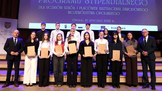 57 stypendystów z Kędzierzyna-Koźla. Publikujemy listę uczniów nagrodzonych przez marszałka. ZDJĘCIA