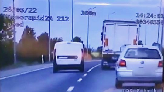 72-letni kierowca cudem uniknął czołówki z ciężarówką. FILM