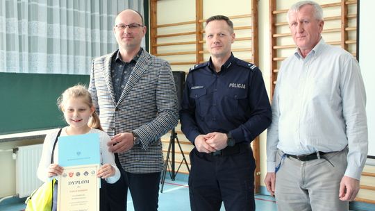 8-latka z Roszowic wyróżniona w konkursie. Odwiedził ją szef policji