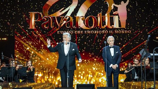 „90. urodziny Pavarottiego - koncert gwiazd z Arena di Verona” w Heliosie