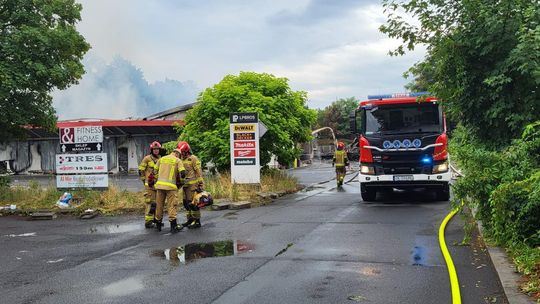 Akcja gaśnicza pożaru hali przy ul. Stalmacha została zakończona. Teraz czas na działania śledczych