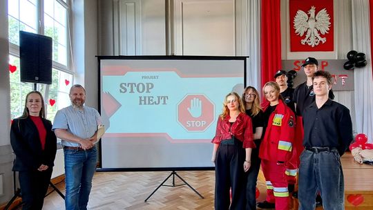 Akcja „Stop Hejt” w kozielskim ogólniaku. ZDJĘCIA Akcja „Stop Hejt” w kozielskim ogólniaku. ZDJĘCIA