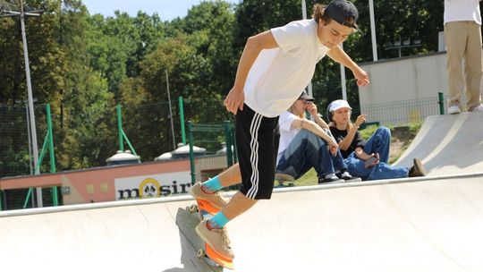 Aktywna integracja młodzieży na kozielskim skateparku. ZDJĘCIA