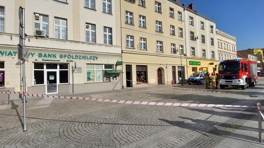 Alarm bombowy w banku przy kozielskim rynku. Interweniują służby
