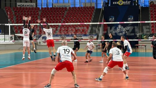 Amatorskie rozgrywki siatkówki ruszyły po Nowym Roku. ZDJĘCIA