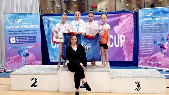Angielskie Canterbury zdobyte! Gimnastyczki z Klubu „Magia” przywiozły cały worek medali