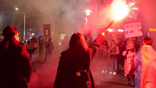 Apel radnych PiS w sprawie protestów kobiet i wyjaśnienia aktów wymierzonych w symbole wiary katolickiej
