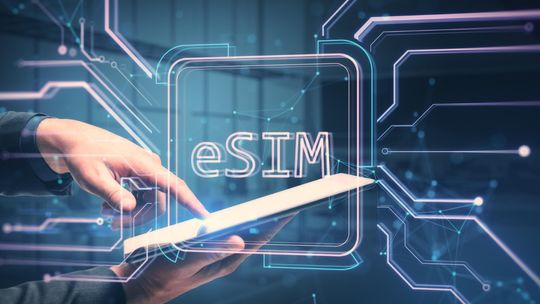 Aplikacja eSIM – jak aktywować i zarządzać kartą na telefonie
