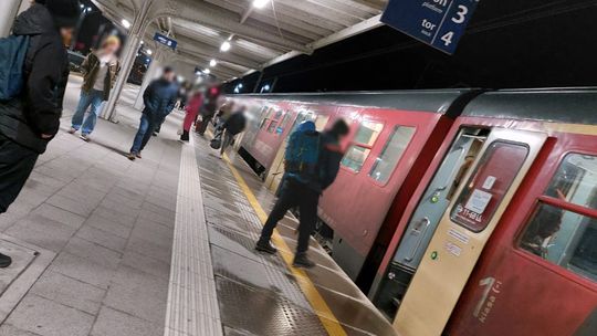 Straż Ochrony Kolei podała szczegóły ataku zamaskowanych osób na pociąg