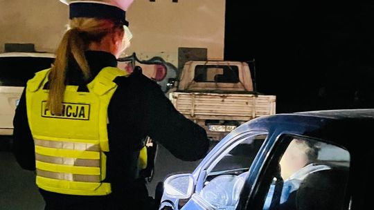 Auto jechało zygzakiem przez centrum Kędzierzyna-Koźla. Kierująca nim kobieta miała 2 promile