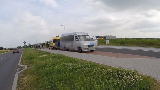 Autobus, który wiózł dzieci do Wisły został zatrzymany w Reńskiej Wsi. Trwają wzmożony kontrole autokarów. ZDJĘCIA