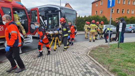 Policjanci ustalają, jak doszło do zdarzenia z udziałem 85-latki