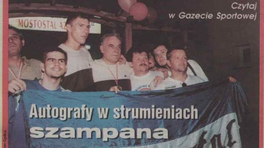 Autografy w strumieniach szampana Autografy w strumieniach szampana