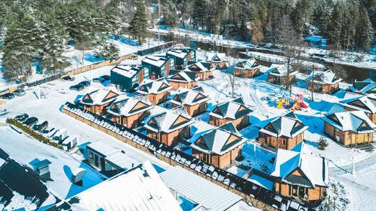 Bacówka Radawa & SPA: Luksusowa oaza w sercu sosnowego lasu. Odkryj idealne miejsce na rodzinny wypoczynek i głęboki relaks