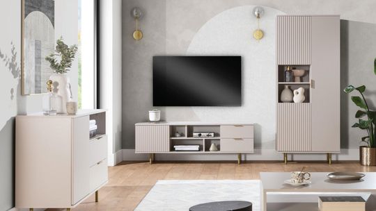 Bałagan w salonie? Komody i regały, które ukryją kable i dokumenty