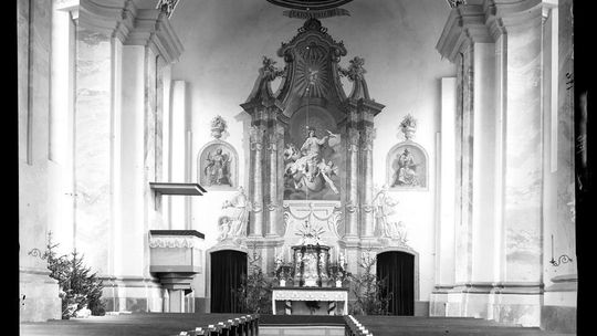 Barokowy kościół pw. Wniebowzięcia NMP w Koźlu na starych zdjęciach Narodowego Archiwum Cyfrowego