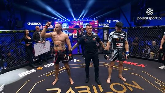 Bartek Bielawski z Kędzierzyna-Koźla wygrał przed czasem na gali Babilon MMA 51!