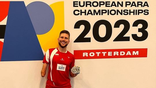 Bartłomiej Mróz z medalami Igrzysk Europejskich w parabadmintonie