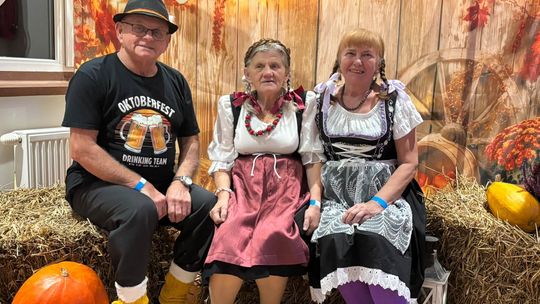 Bawarskie klimaty opanowały Cisową. Oktoberfest znów połączył mieszkańców. ZDJĘCIA