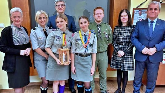 Betlejemskie Światło Pokoju dotarło do Kędzierzyna‑Koźla. ZDJĘCIA