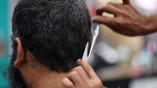 Bezdomny skarży się, że fryzjerzy z Kędzierzyna-Koźla nie chcą go obciąć
