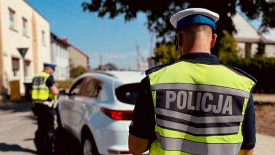 Brak pasów był najmniejszym problemem. 51-latek prowadził mimo sądowego zakazu