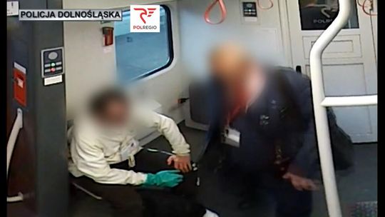 Brutalnie pobił kolejarza z Kędzierzyna-Koźla. Wybił mu dwa zęby i prawdopodobnie złamał nos. WIDEO