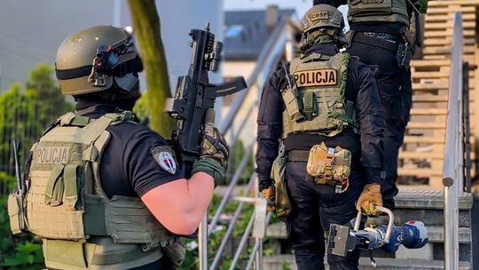 CBŚP i Straż Graniczna uderzyły w grupę sutenerów. Działali także w województwie opolskim