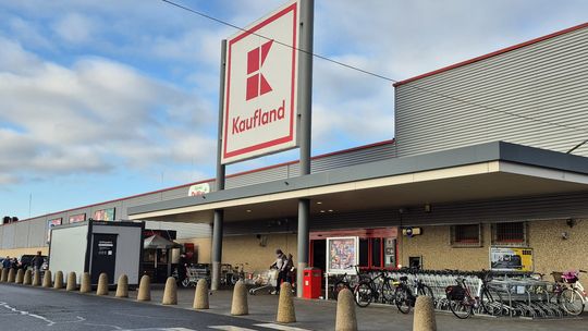 Chcą 1200 zł podwyżki. Pracownicy Kauflanda w Kędzierzynie wzięli udział w ogólnopolskim proteście