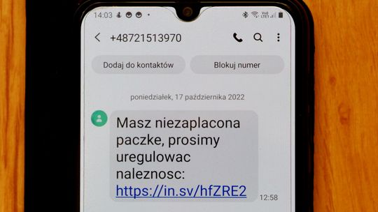 Chcieli wymusić na kobiecie dokonanie opłaty za fikcyjną przesyłkę