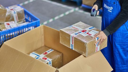 Co robić, gdy przesyłka z Chin utknęła na cle?