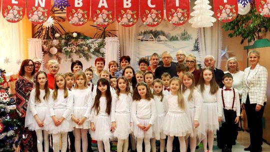 Czas pełen serc i uśmiechów z okazji Dnia Babci i Dziadka. ZDJĘCIA