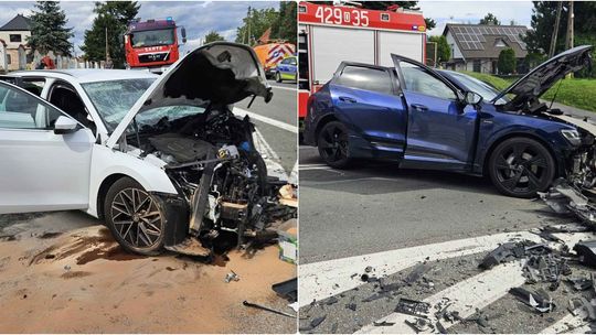 Czołowe zderzenie na DK45. Kierująca Audi straciła przytomność za kierownicą. ZDJĘCIA