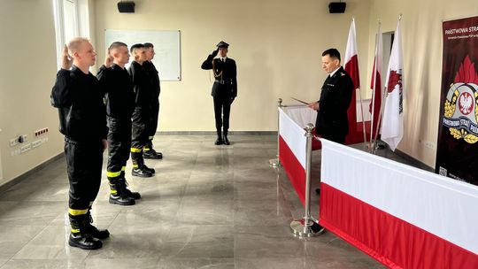 Czterech strażaków wstąpiło w szeregi PSP w Kędzierzynie-Koźlu Czterech strażaków wstąpiło w szeregi PSP w Kędzierzynie-Koźlu