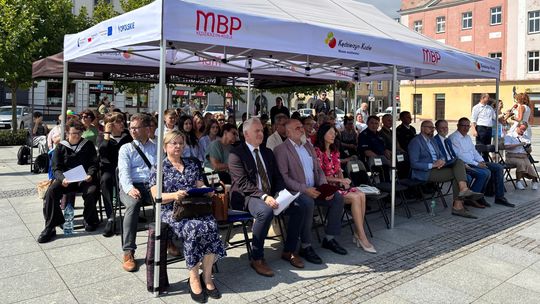 Czternasta odsłona akcji „Narodowe Czytanie”. Jan Kochanowski na kozielskim Rynku. ZDJĘCIA