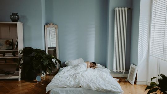 Czy kołdra obciążeniowa to sposób na lepszy sen?