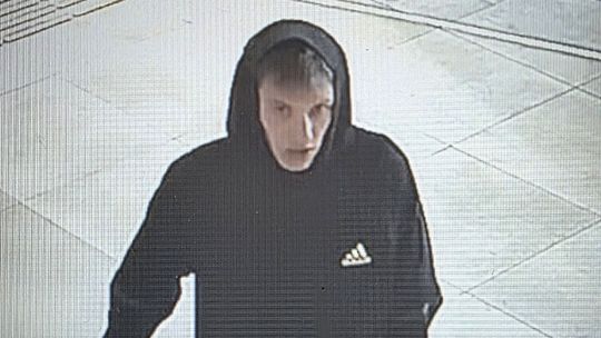 Czy ktoś rozpoznaje tego mężczyznę? Poszukuje go policja. ZDJĘCIA