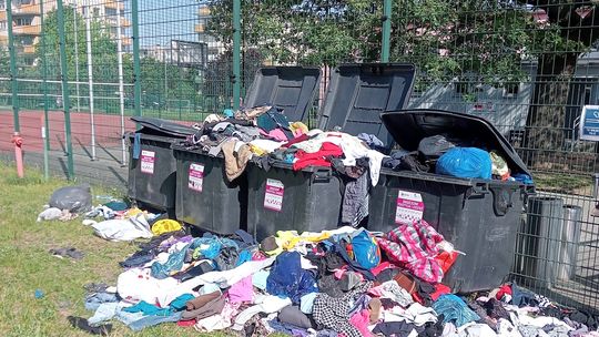 „Czysty Region” informuje o zakończeniu pilotażowej zbiórki tekstyliów w rotacyjnych pojemnikach