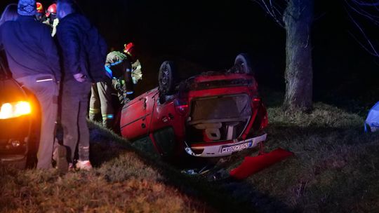 Dachowanie na DK40. Interweniowali strażacy z Kędzierzyna-Koźla