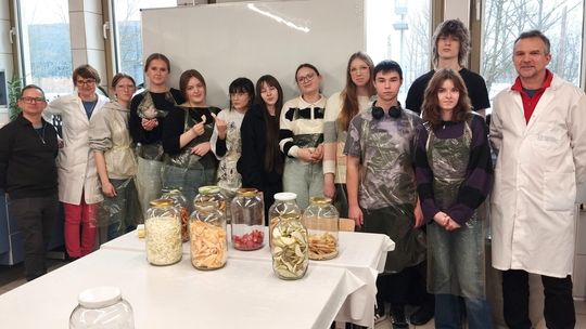 Dieta pudełkowa i kuchnia molekularna w praktyce. Uczniowie z "Budowlanki" na warsztatach w Krakowie Dieta pudełkowa i kuchnia molekularna w praktyce. Uczniowie z "Budowlanki" na warsztatach w Krakowie