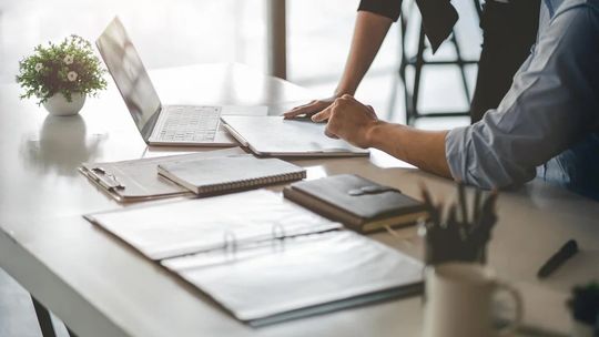 Dlaczego projekty się opóźniają? Ryzyko, priorytety i błędy w harmonogramach Dlaczego projekty się opóźniają? Ryzyko, priorytety i błędy w harmonogramach