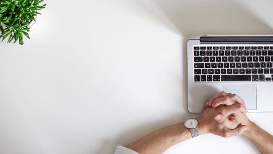 Dlaczego warto współpracować z agencją rekrutacyjną w sektorze IT?